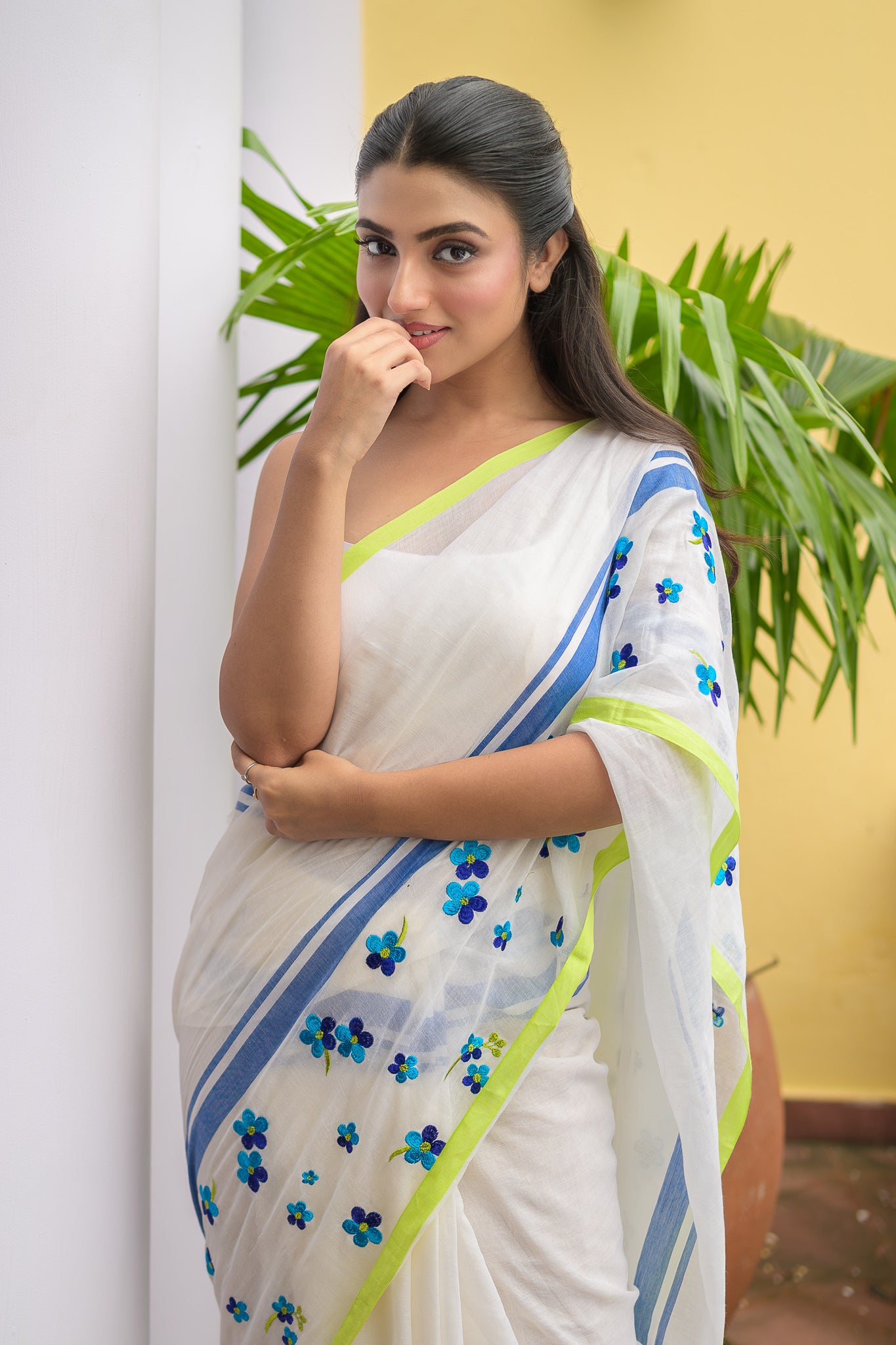 White Flower Mulmul Cotton Saree
