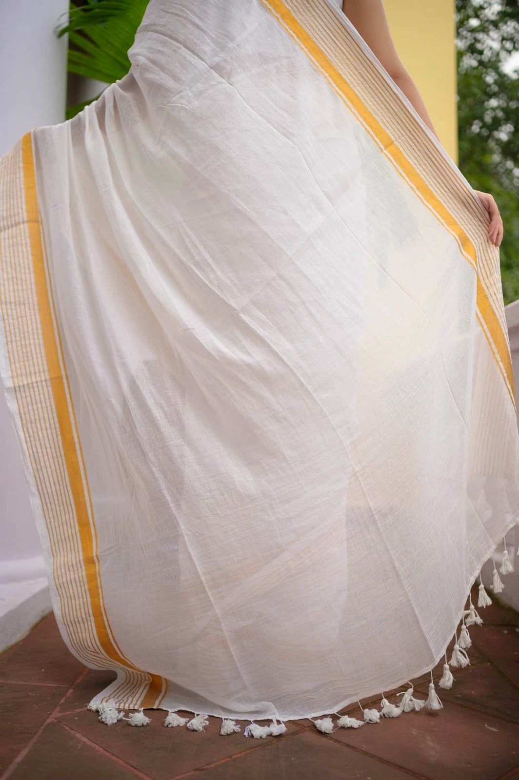 White Mulmul Cotton Saree
