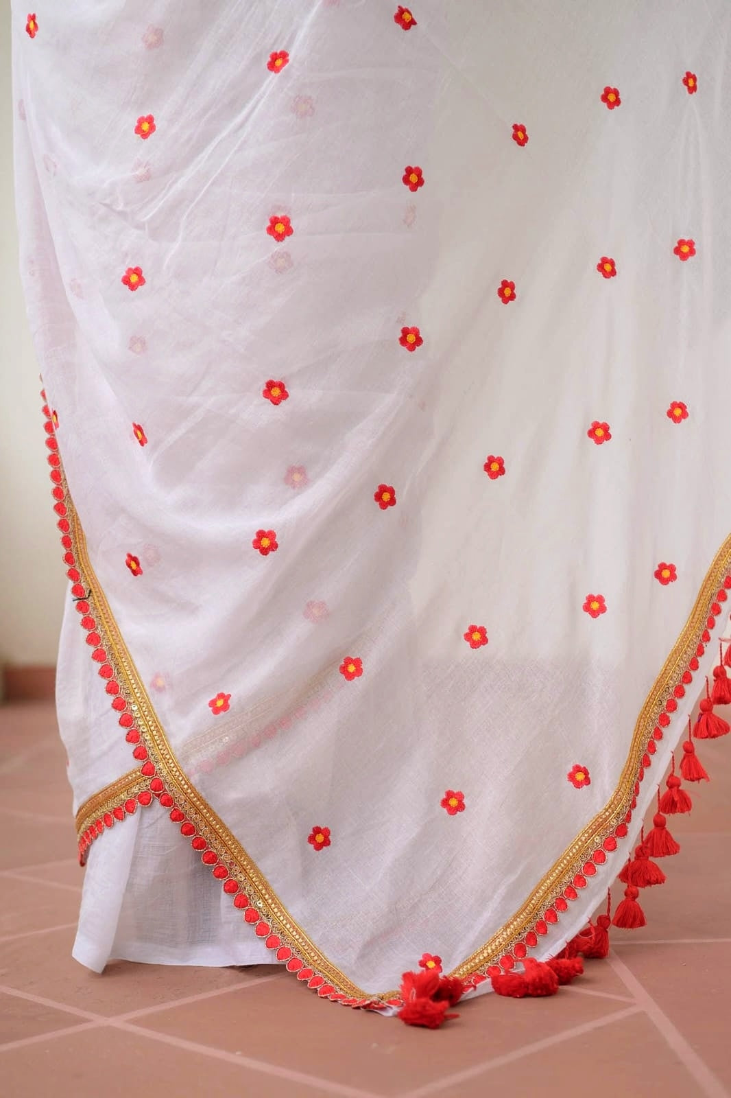 White And Red Embroidery Mulmul Cotton Saree
