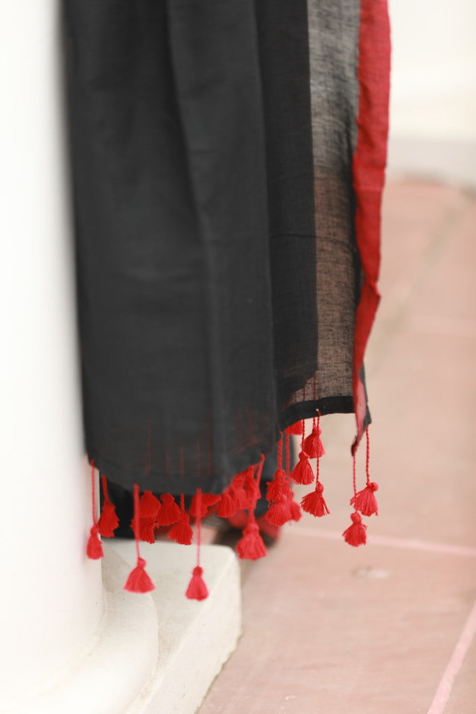 Black Red Mulmul Cotton Saree