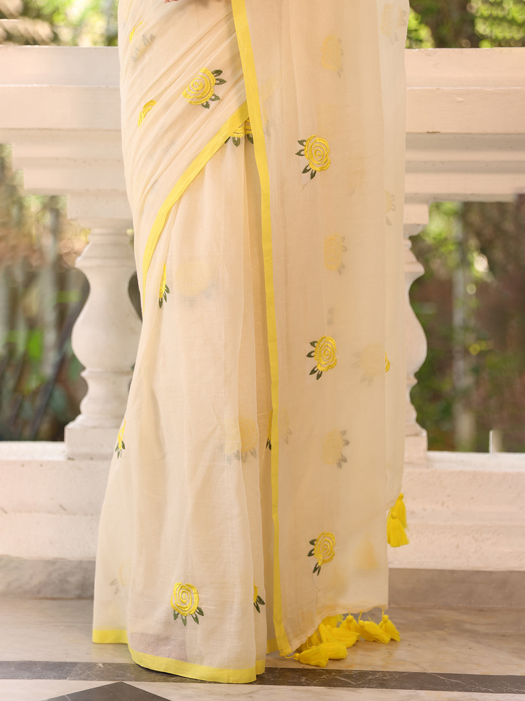 White Yellow Rose Mulmul Cotton Saree
