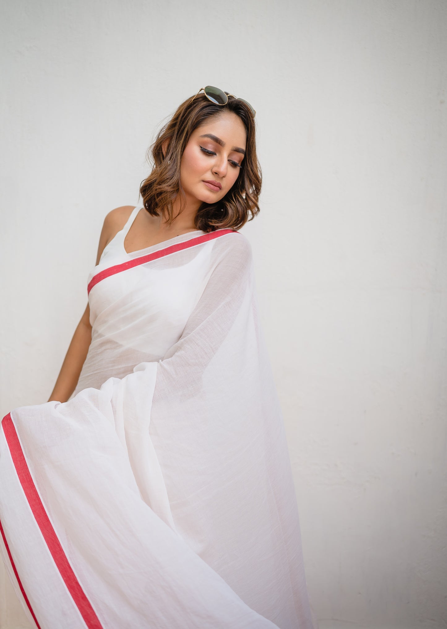 White And Red Mulmul Cotton Saree