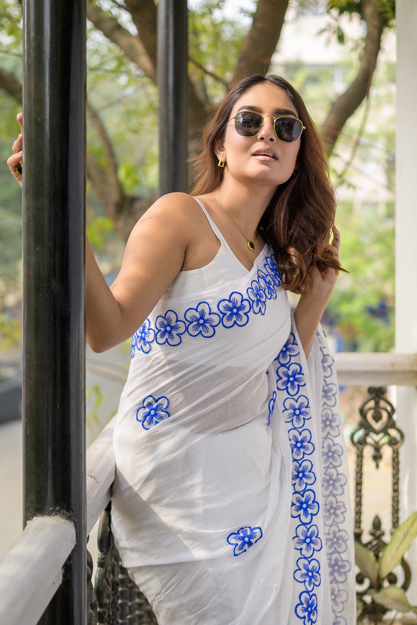 White Floral Motif Mulmul Cotton Saree