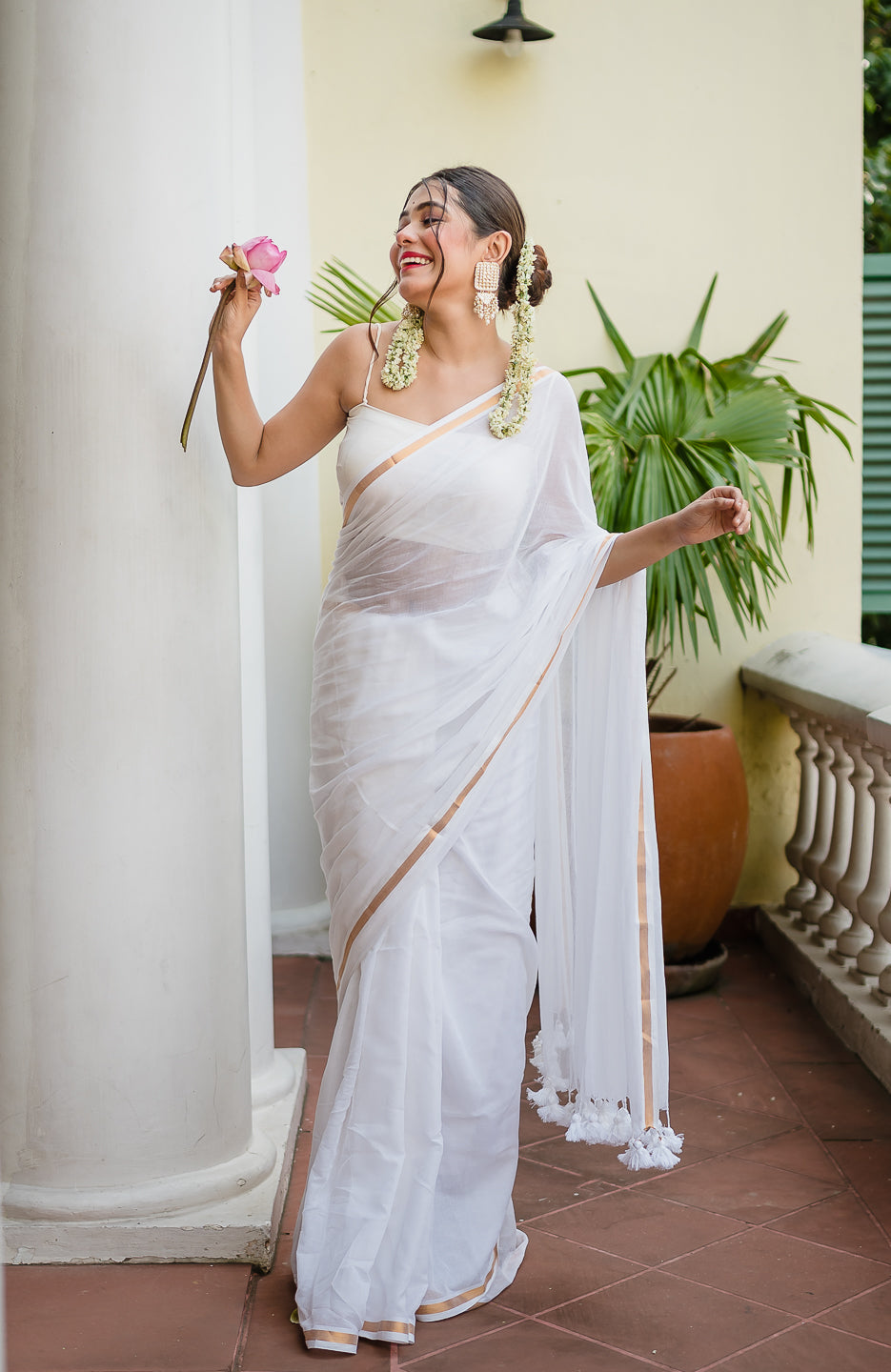 White Golden Mulmul Cotton Saree