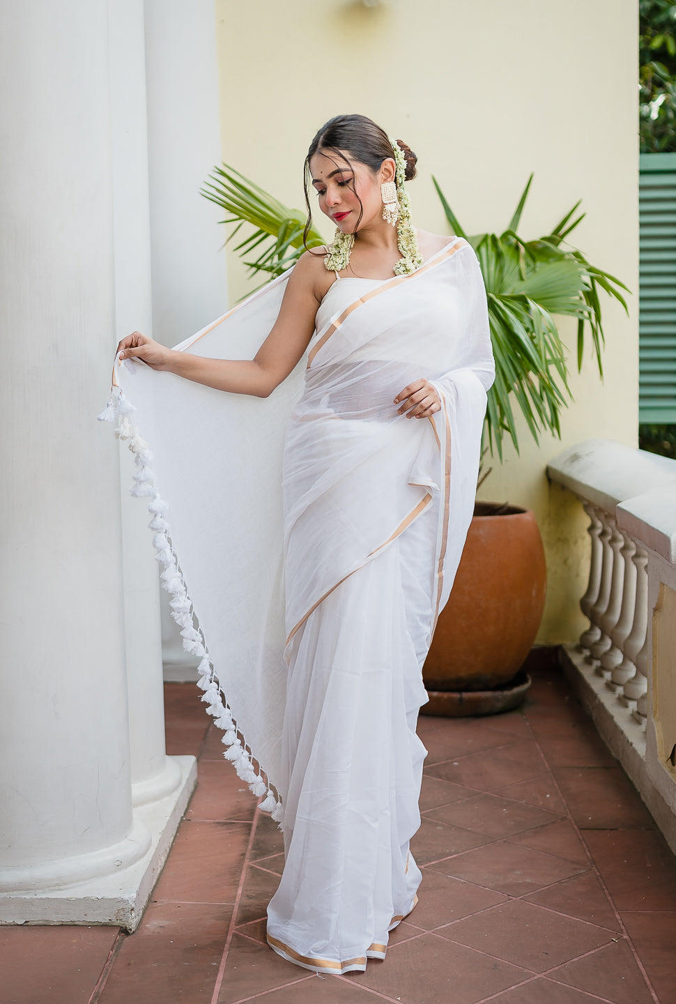 White Golden Mulmul Cotton Saree