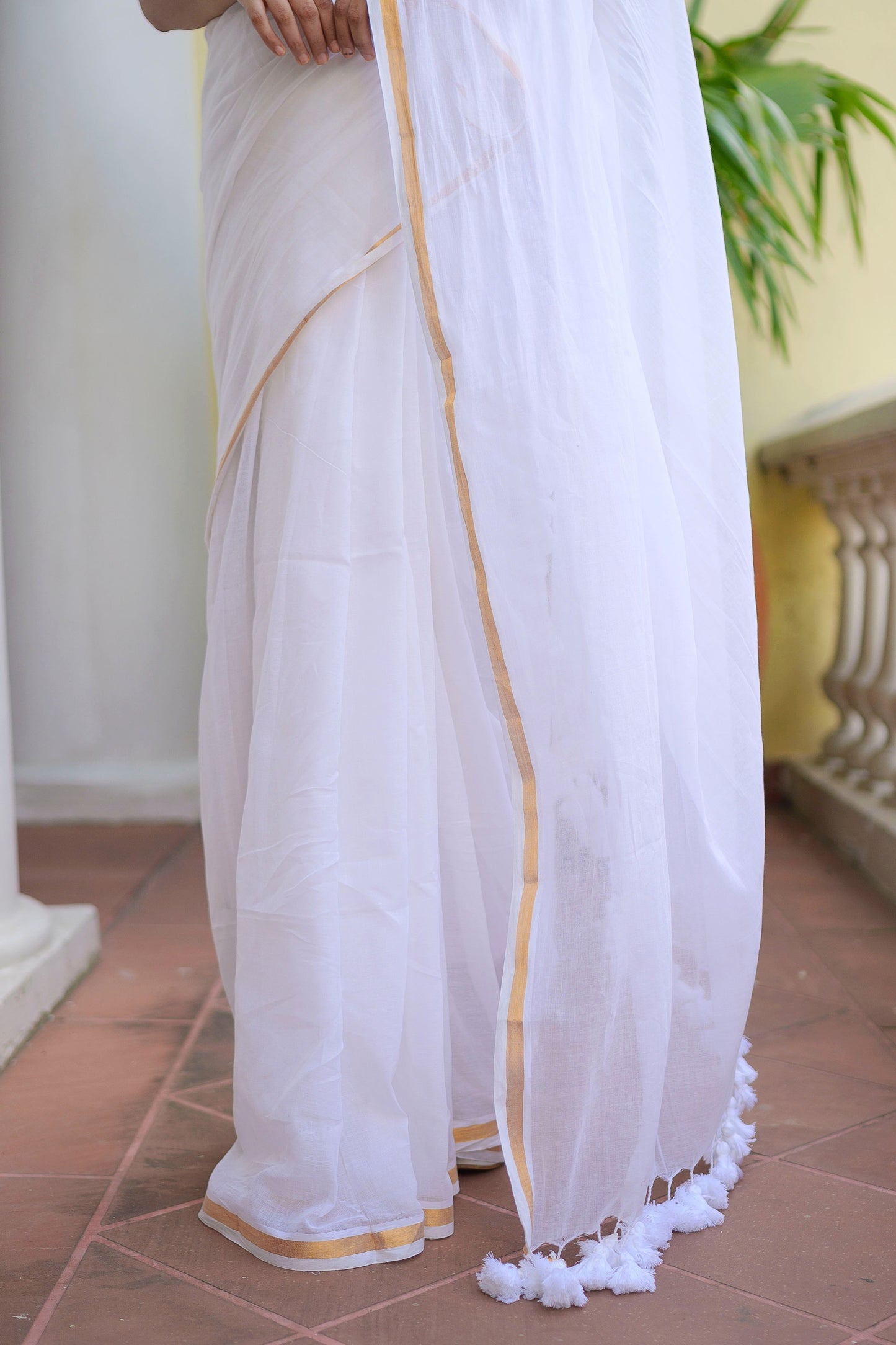 White Golden Mulmul Cotton Saree