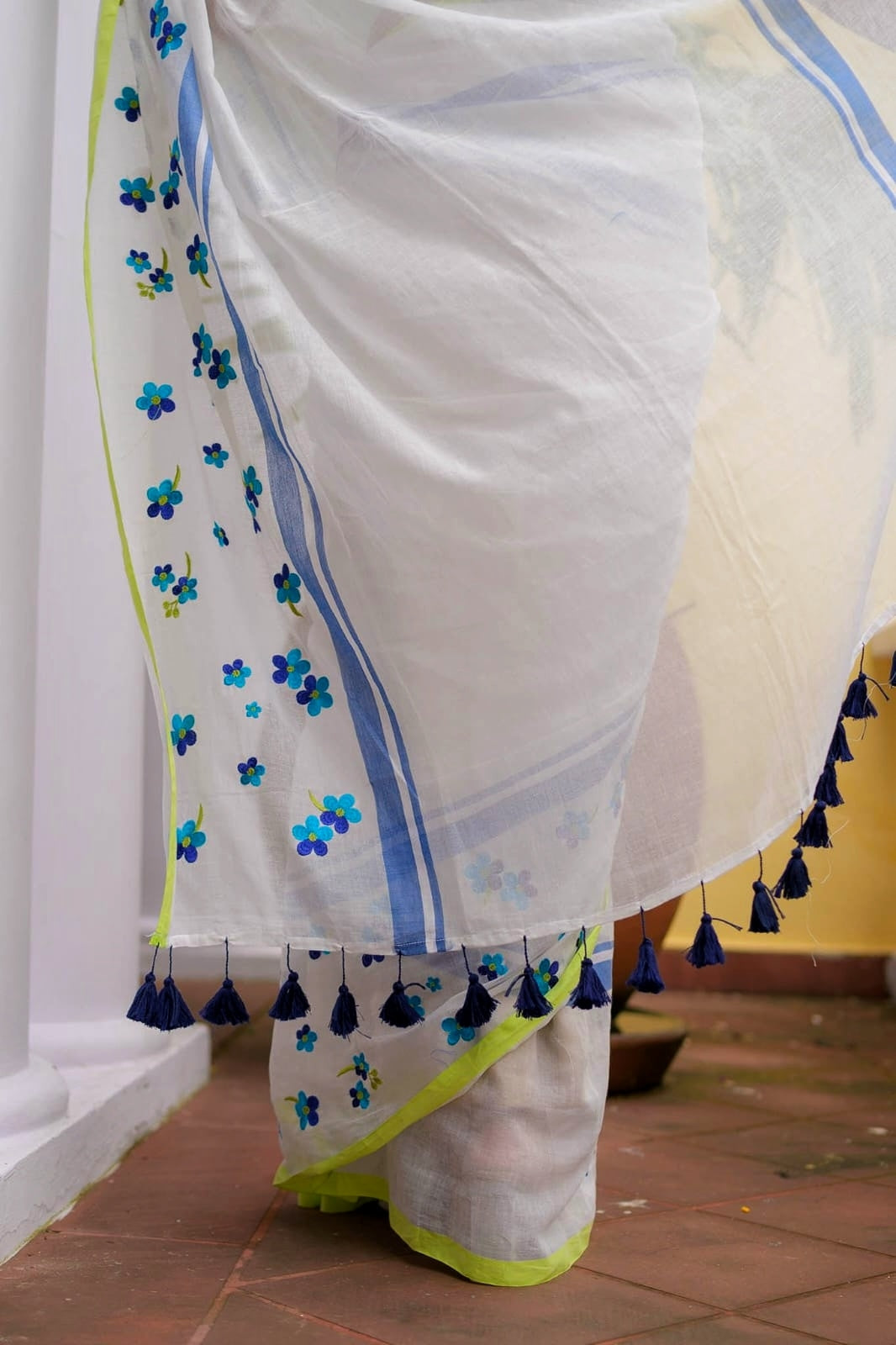 White Flower Mulmul Cotton Saree