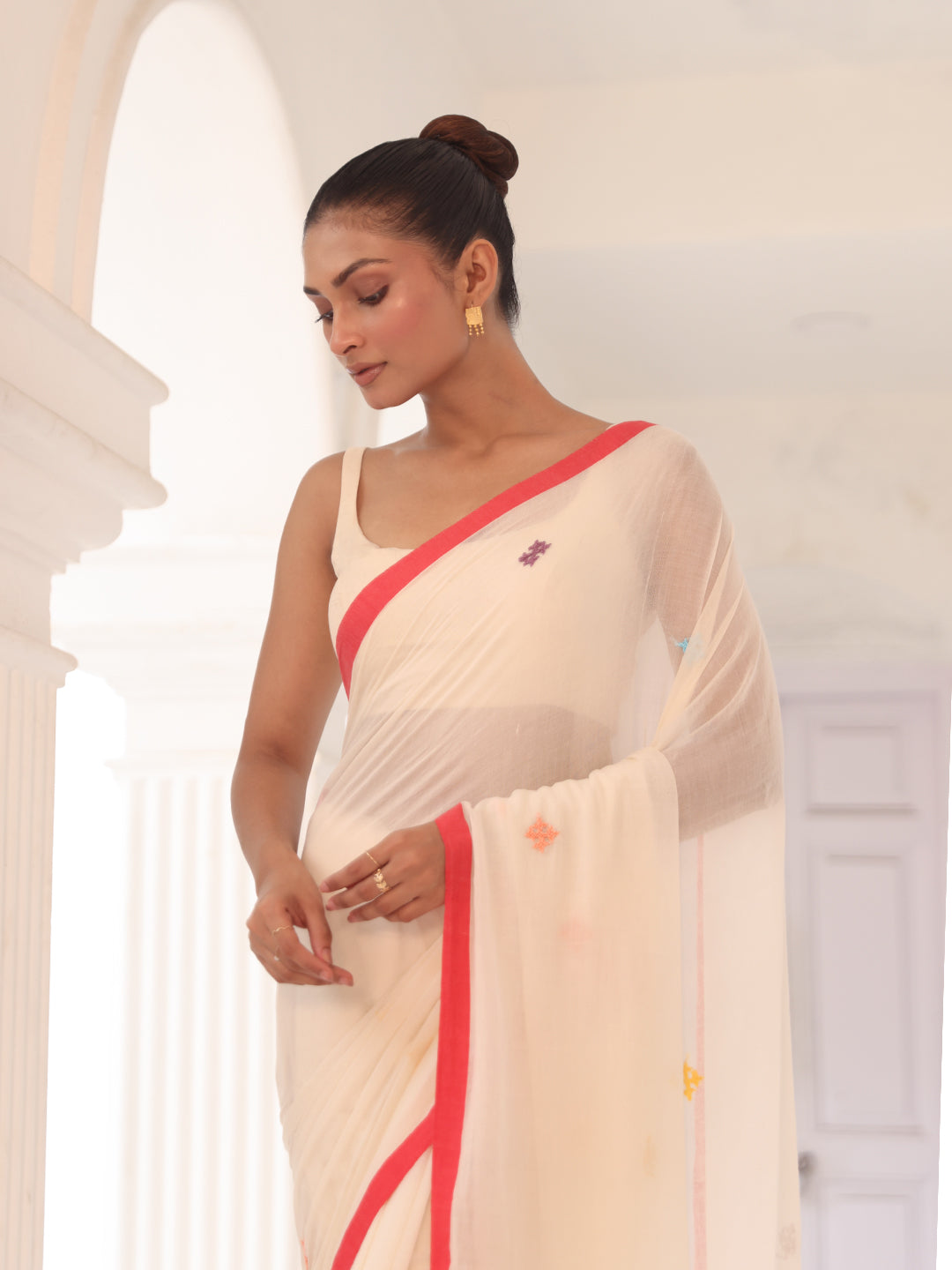 Handwoven White Mulmul Cotton Saree