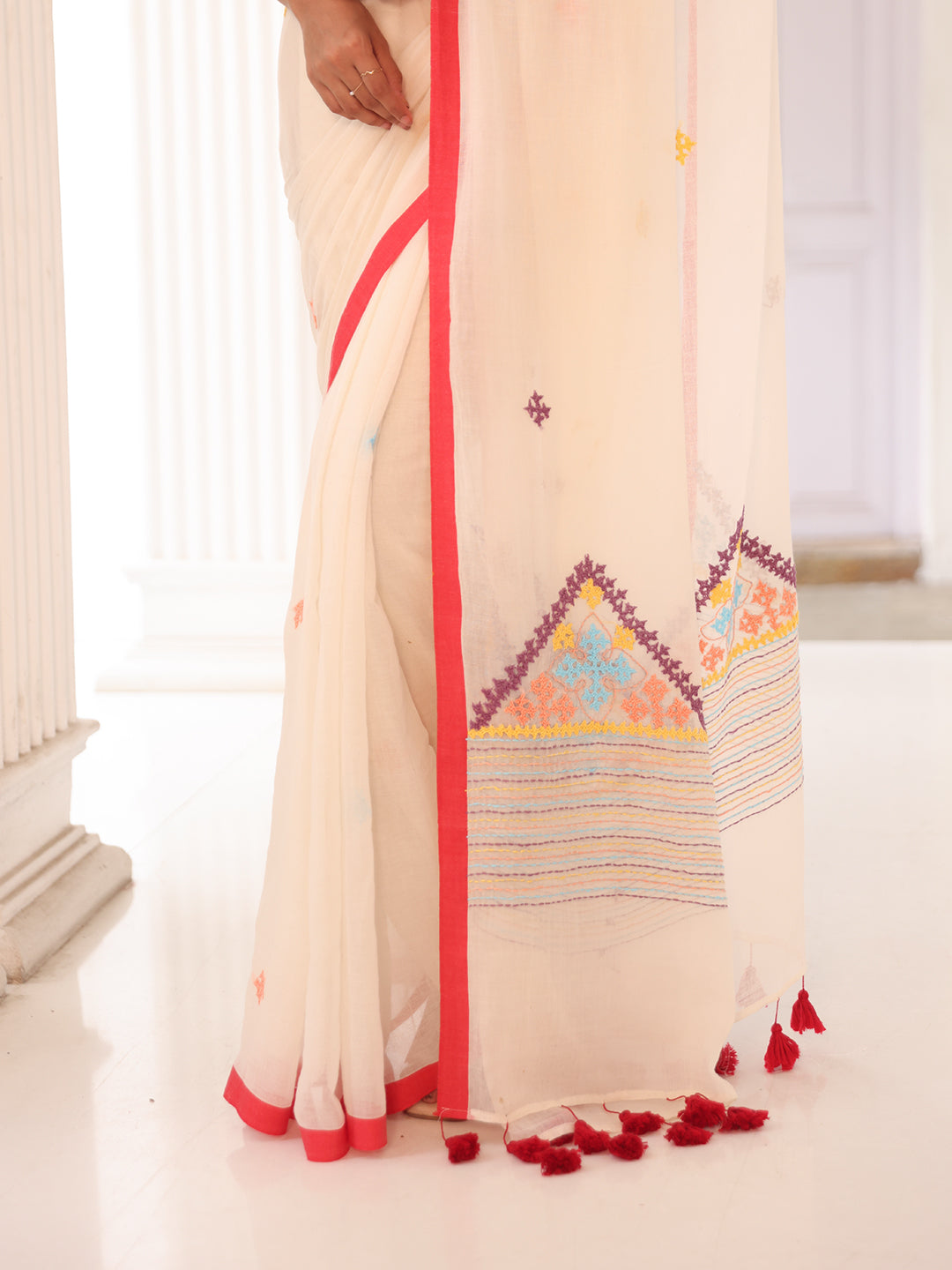 Handwoven White Mulmul Cotton Saree