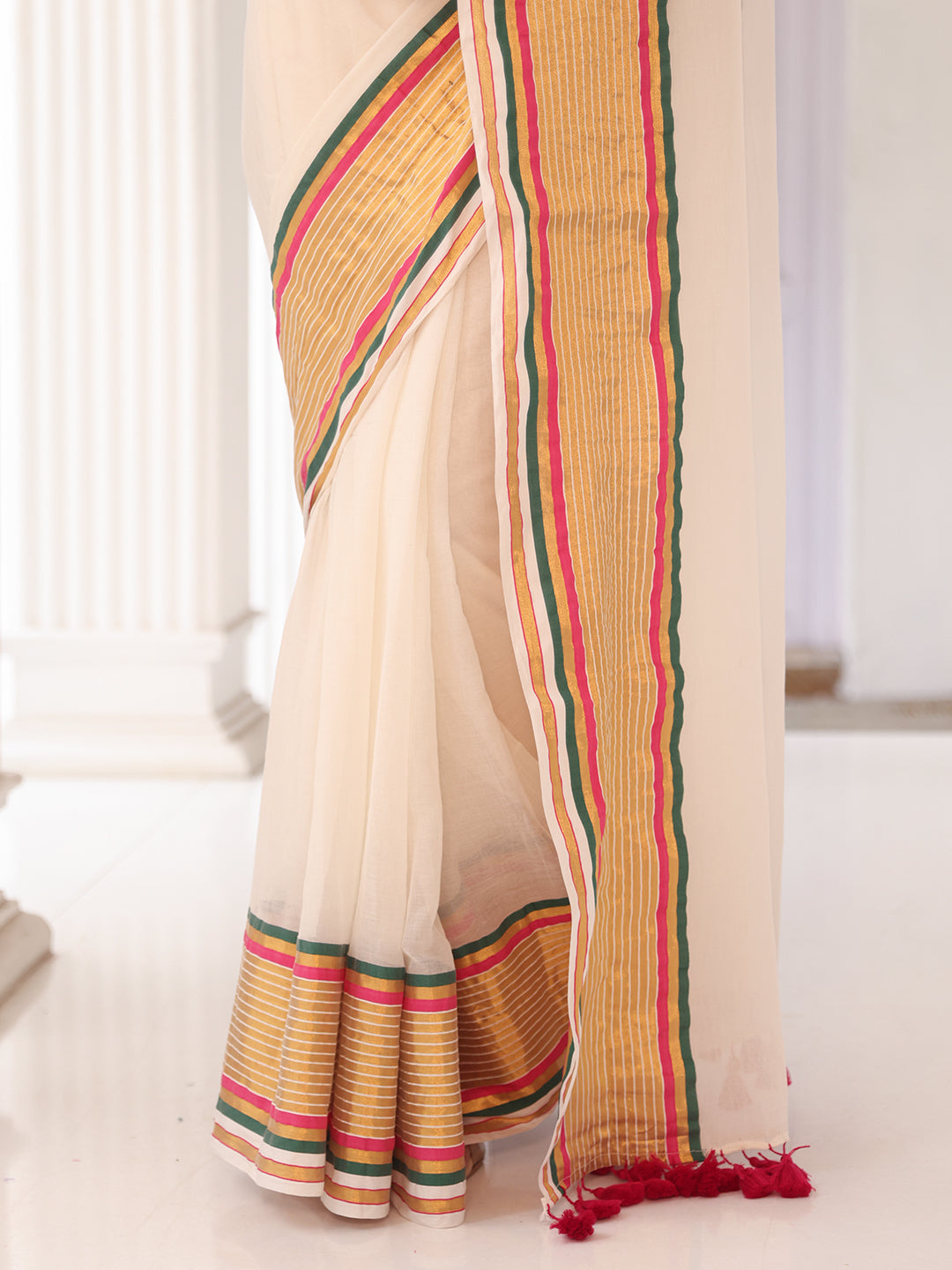 Onam White Red Border Mulmul Cotton Saree