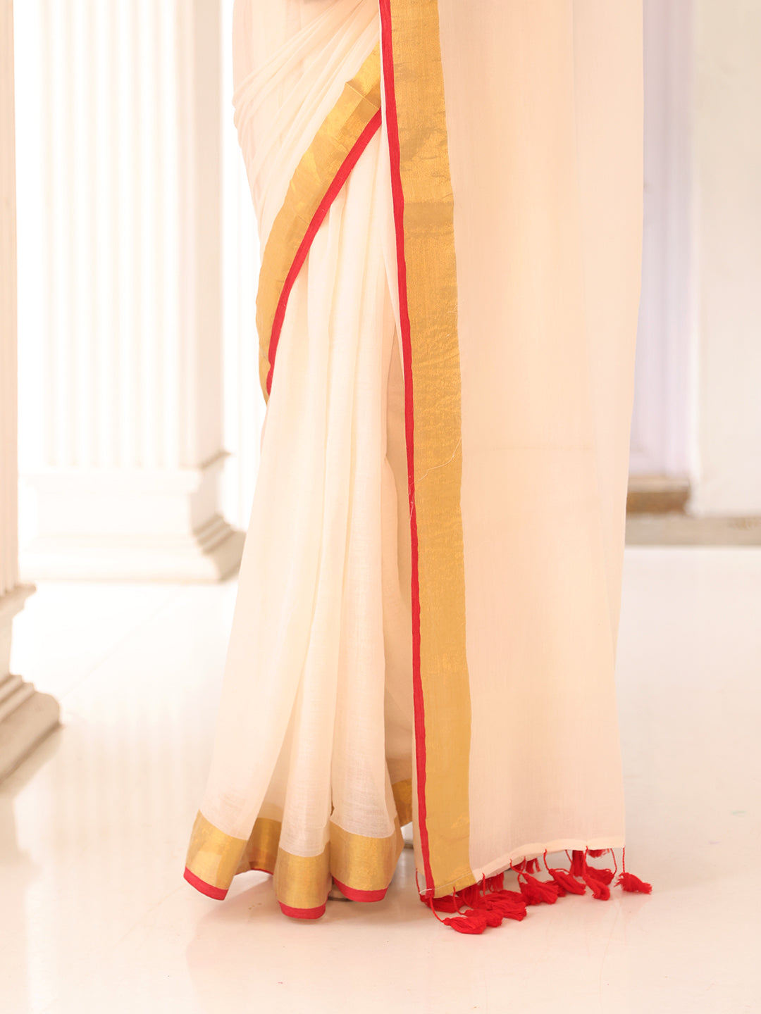 Onam White Red Border Mulmul Cotton Saree