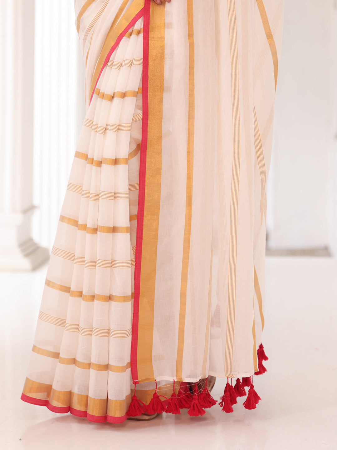 Onam White Mulmul Cotton Saree