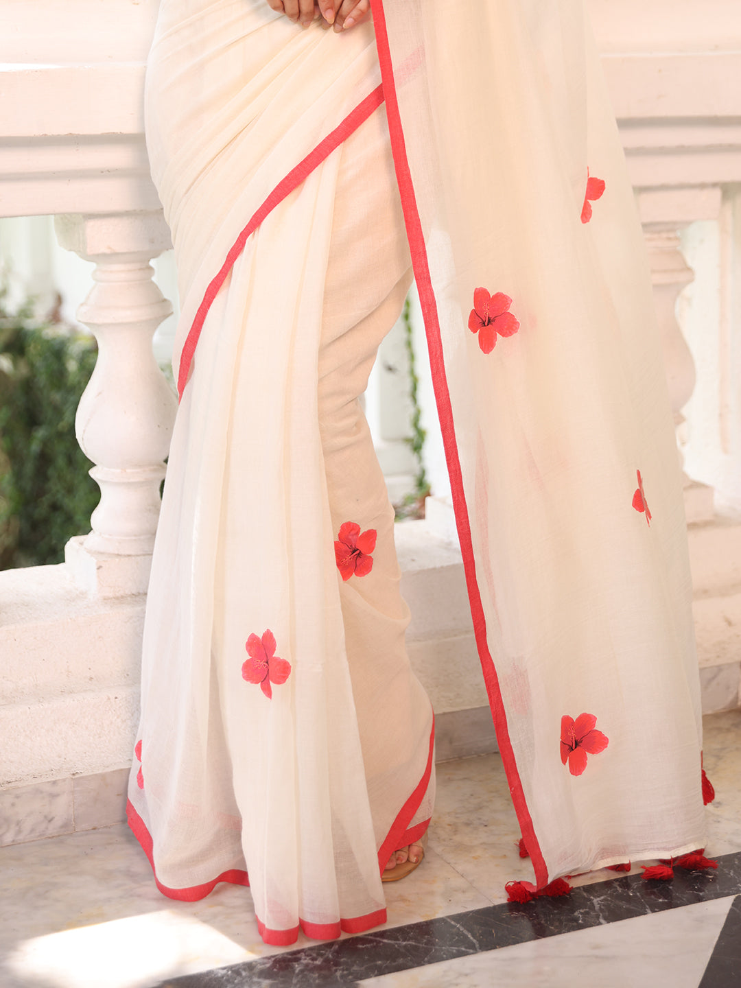 White Hibiscus Mulmul Cotton Saree