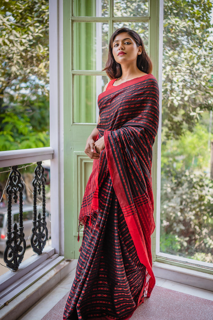 Buy Cherry Red Saree In Pure Handloom Silk With Woven Buttis And Black  Border Along With Unstitched Blouse Online - Kalki Fashion